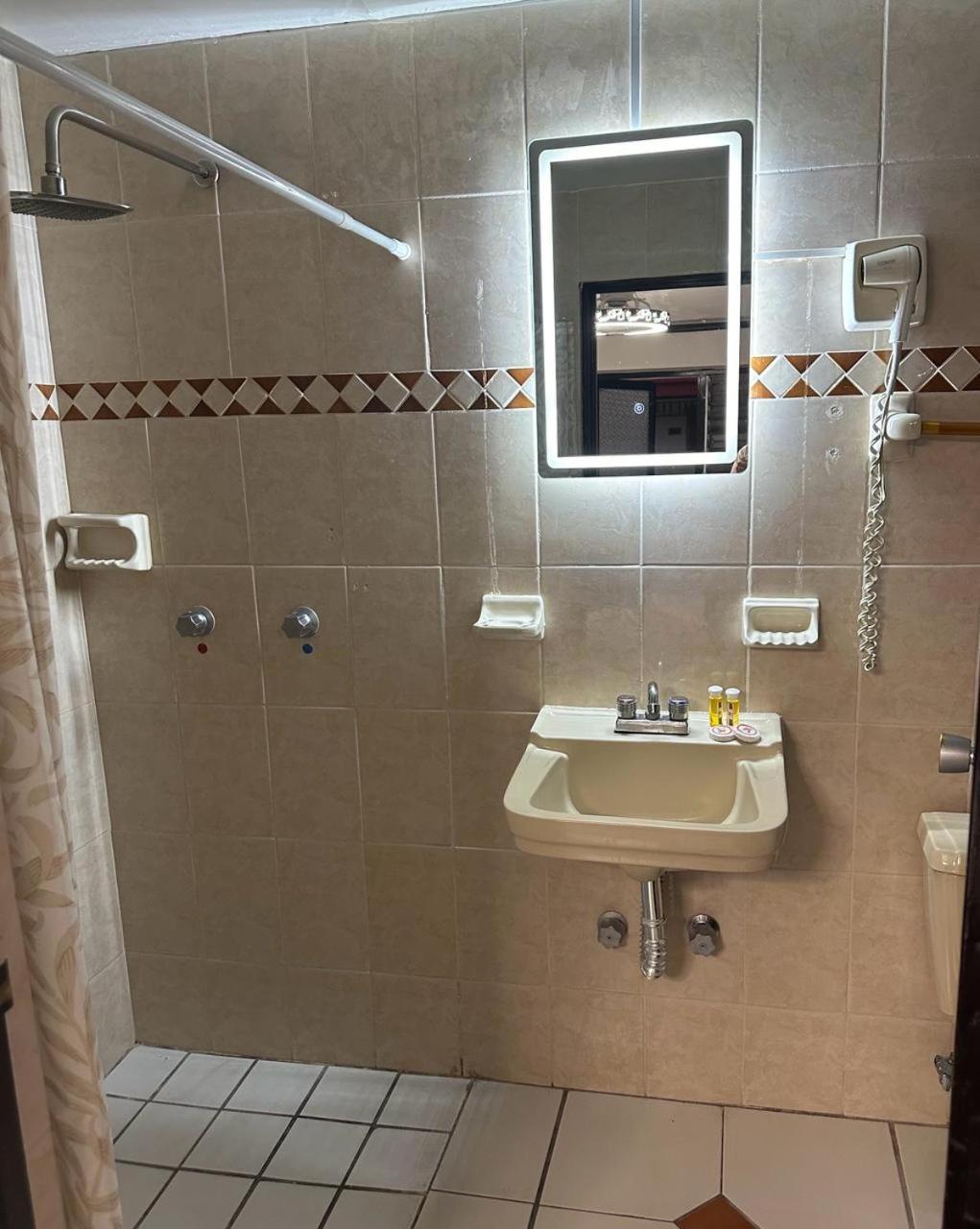 Hotel Zapotlan Ciudad Guzman Extérieur photo