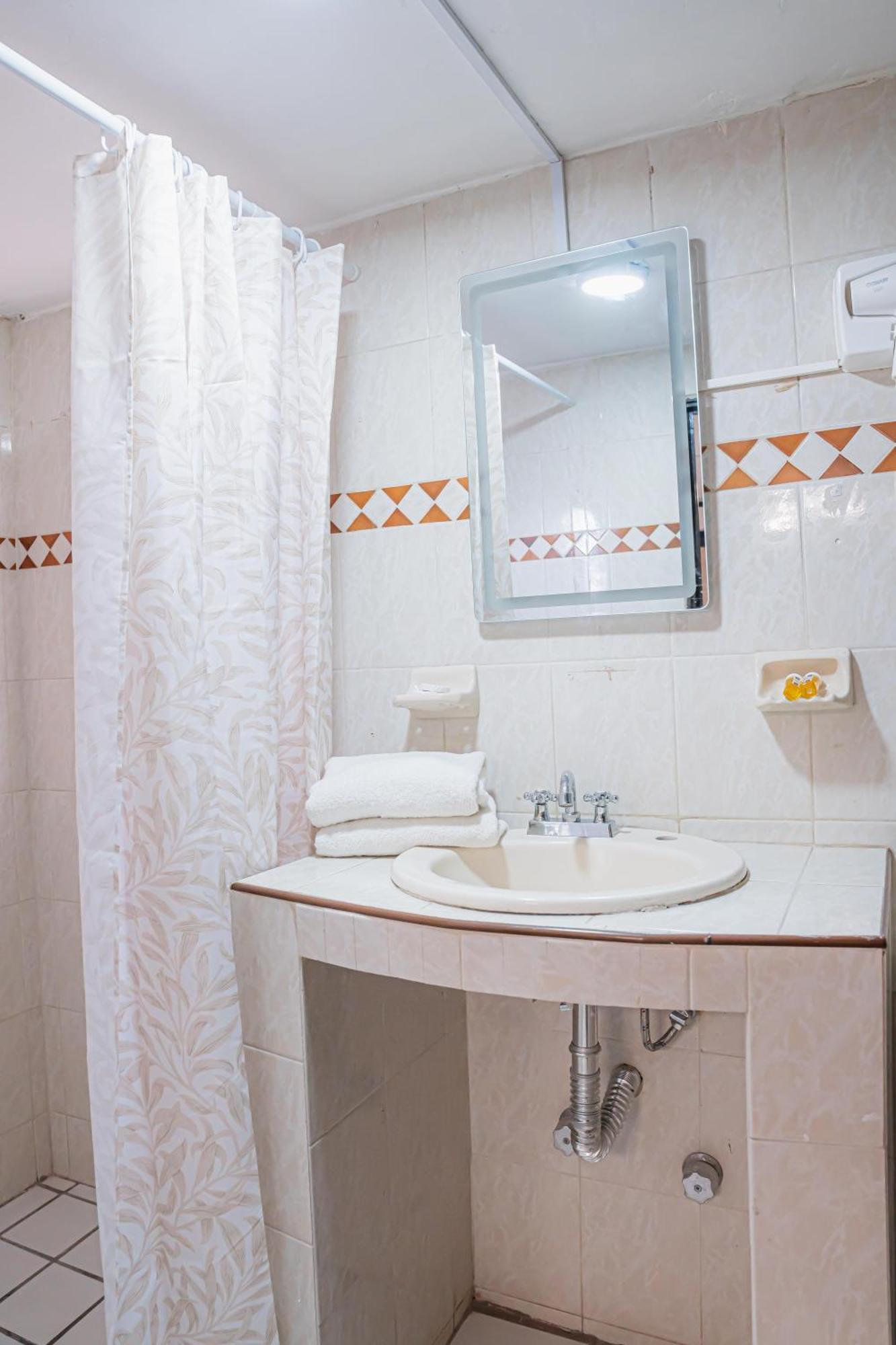 Hotel Zapotlan Ciudad Guzman Extérieur photo